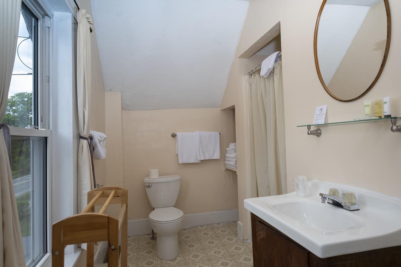 The Karass Inn Chester Екстериор снимка